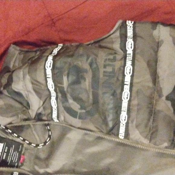 Vest - Picture 2 of 4